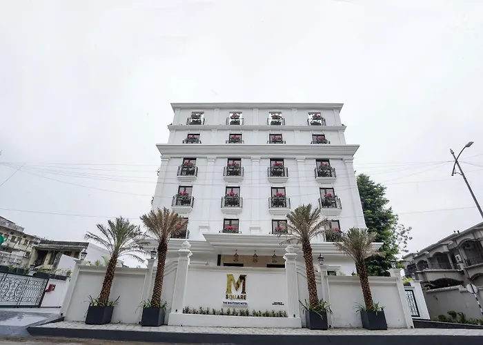 M2 Square By Monday Premium Hotel Nagpur